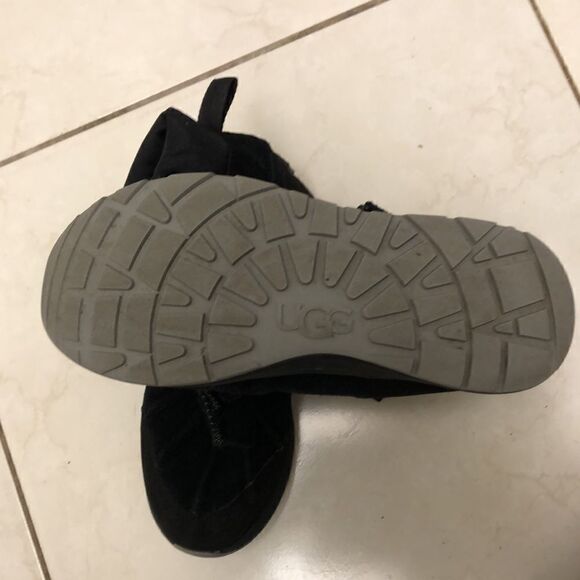 Uggs   - Picture 4 of 9